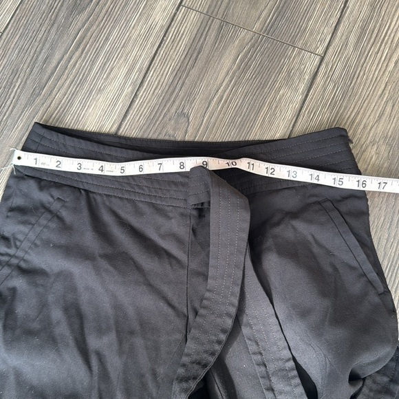 Emporio Armani women’s black
Wool wrap belt pants - Picture 9 of 9